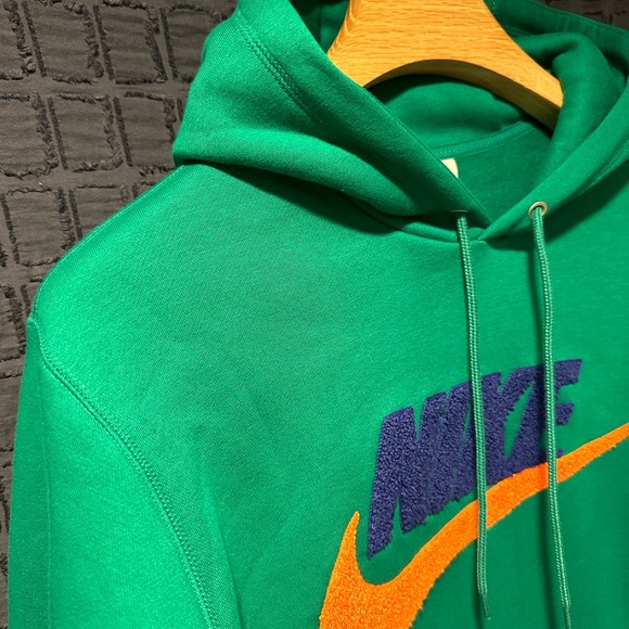 NWT! Nike Club Basketball CHNL FTRA Pullover Mens. Green FN3104-365 - Picture 7 of 13